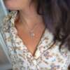 Le collier Hiromi en argent massif porté