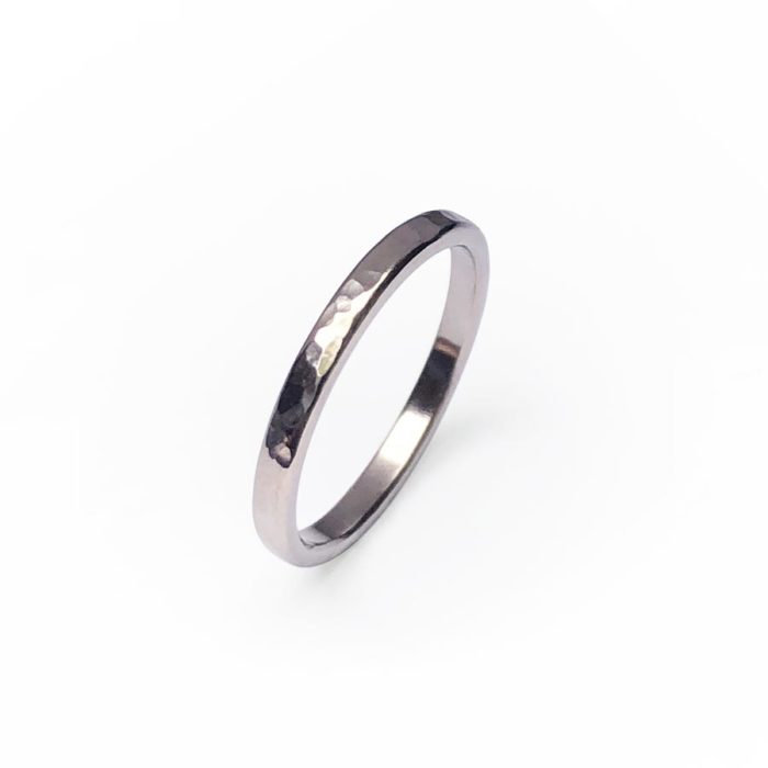 La bague LOUISE en or gris palladié 18 carats Fairmined