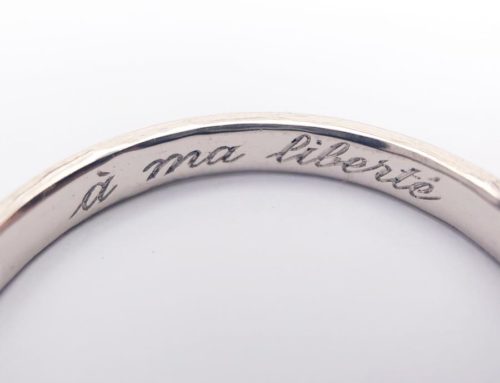 Se faire graver un bijou dans une bijouterie éthique