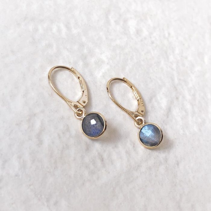 Les boucles d'oreilles LUISA en vermeil et Labradorites