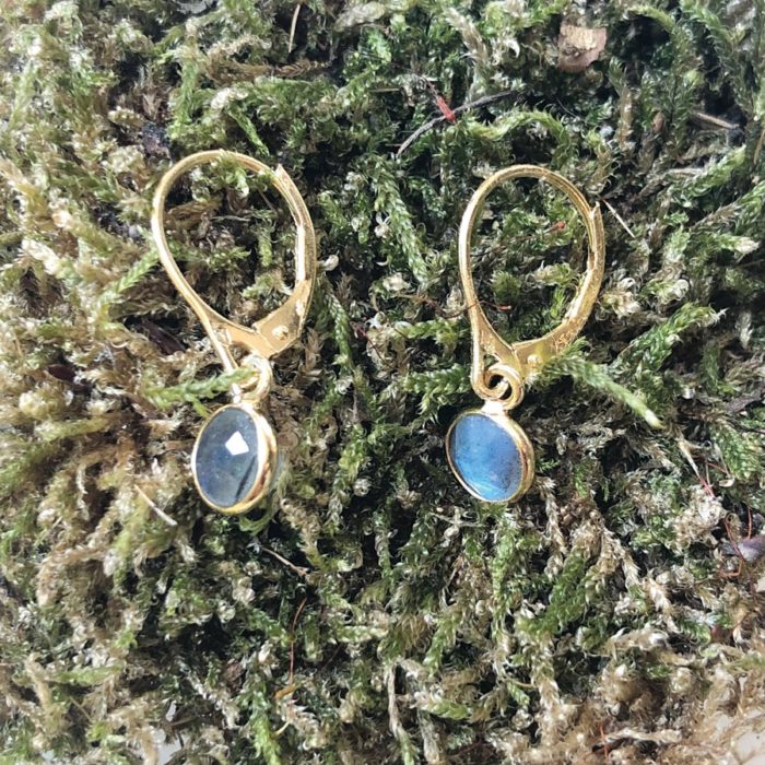 Les boucles d'oreilles LUISA en vermeil et Labradorites