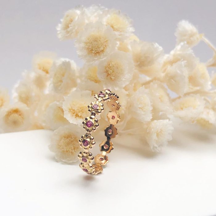 La bague LENA or rose 18K Fairmined sertie de saphirs roses