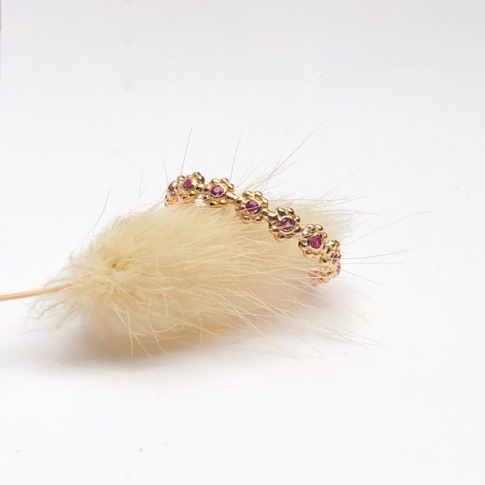 La bague LENA or rose 18K Fairmined sertie de saphirs roses
