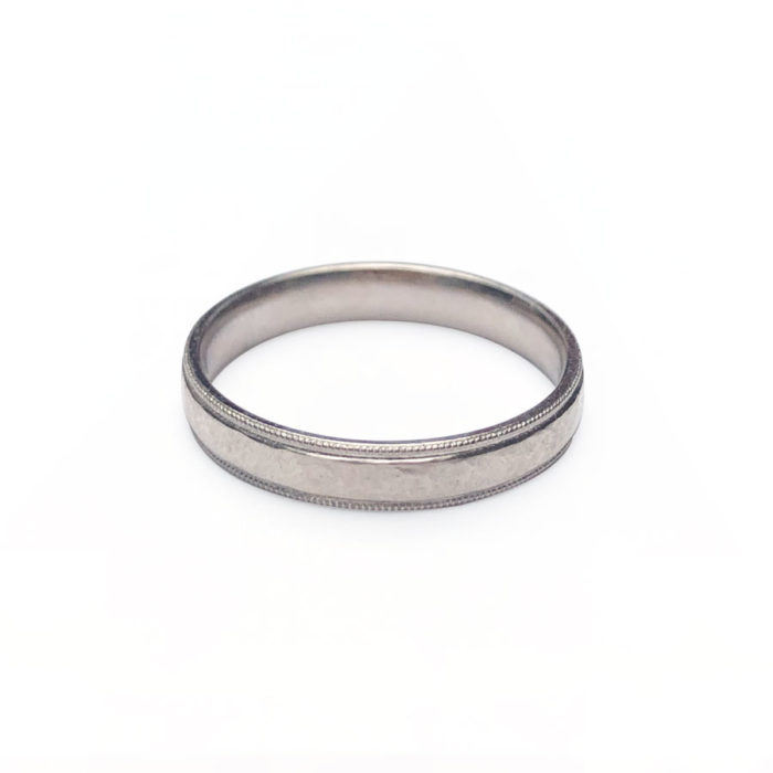 La bague ACHILLE en or gris palladié 18 carats Fairmined