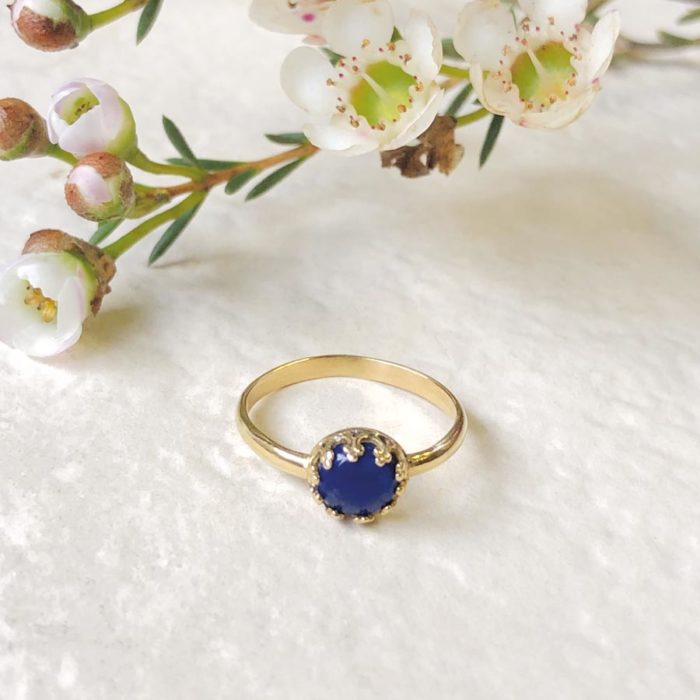 La bague Juliette en or jaune 18 carats Fairmined et Lapis Lazuli taille 51