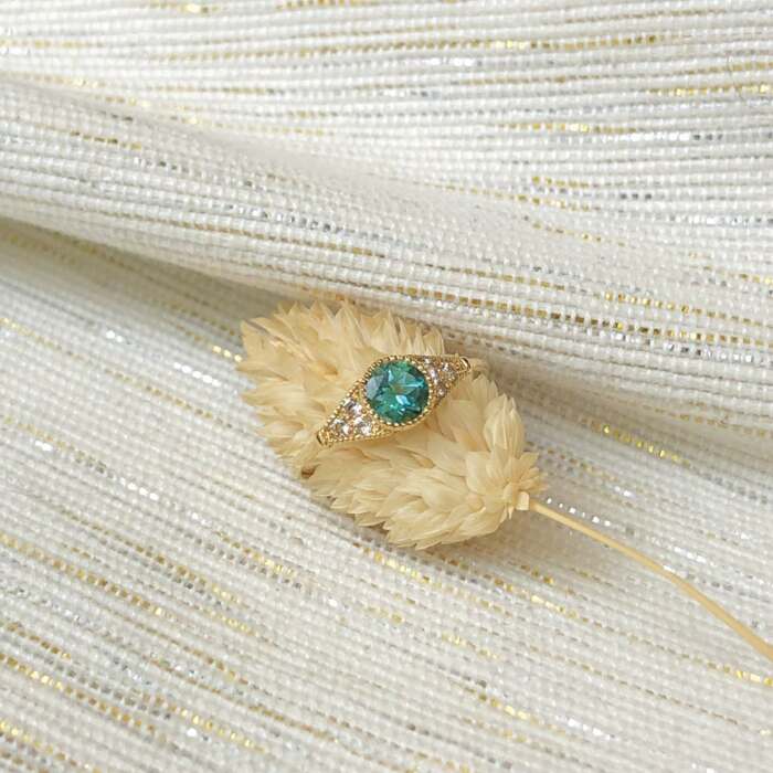 La bague BÉATRICE en or jaune 18 carats, tourmaline et saphirs blancs
