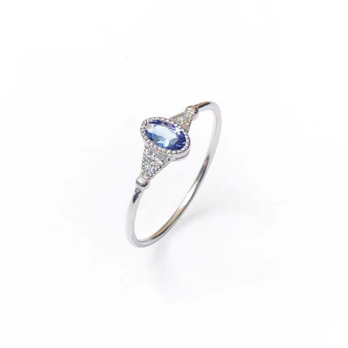 La bague BÉATRICE ovale en argent et tanzanite
