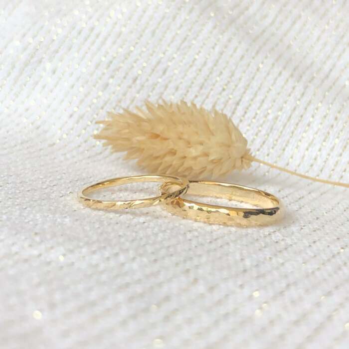 Les bagues ELINA et LOUIS en or jaune 18 carats Fairmined