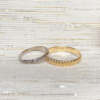 La bague VERA sertie de saphirs bleus et la bague ANDREA en or 18K Fairmined