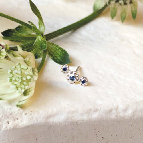 La puce Lena Trio en argent 925 sertie de saphirs bleus