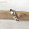 La bague VERA en argent sertie de saphirs bleus et la bague MAX en argent