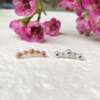 Les boucles LENA grimpantes en argent et saphirs bleus ou en or rose 18 carats Fairmined et saphirs roses