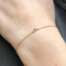 Le bracelet LENA en or rose 18 carats Fairmined et saphirs roses porté