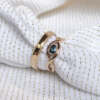 Les alliances d'Alice et Alain en or rose 18 carats Fairmined et saphirs