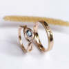 Les alliances d'Alice et Alain en or rose 18 carats Fairmined et saphirs