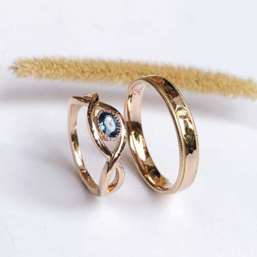 Les alliances d'Alice et Alain en or rose 18 carats Fairmined et saphirs