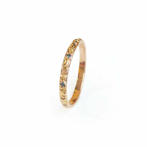 La bague VERA en or rose 18 carats Fairmined sertie de saphirs Teal