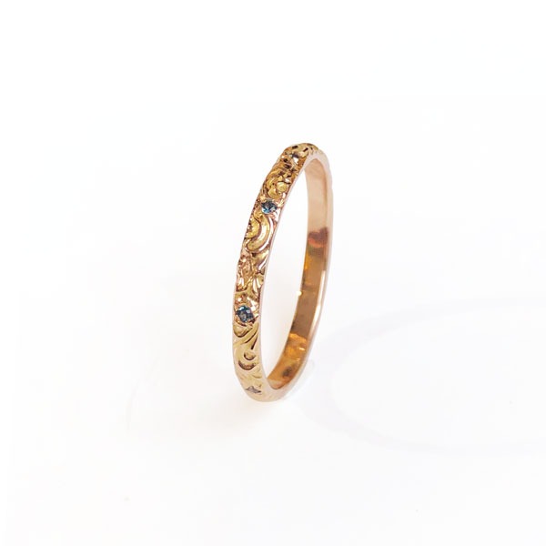 La bague VERA en or rose 18 carats Fairmined sertie de saphirs Teal